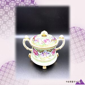 【爪足にのる花の小函】オールドノリタケ 盛上 草花文 蓋物 金彩