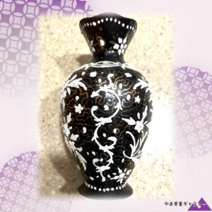 【黒地に白珠の唐草めぐる】コラレン 唐草文 花瓶 金彩