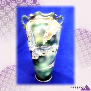 【宝石をまとう蝶の舞】オールドノリタケ 盛上 蝶文 双耳花瓶 ジュエル装飾
