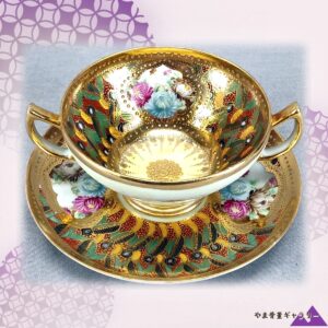 【金襴に咲く薔薇の窓】オールドノリタケ ジュエル装飾 薔薇文 ブイヨンカップ&ソーサー 金彩