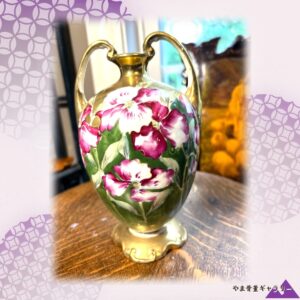 【緑に咲く紅白の花】オールドノリタケ 花文 両耳花瓶 金彩