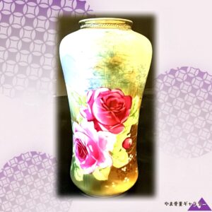 【山を背に咲く大輪の薔薇】オールドノリタケ ジュエル装飾 薔薇文 花瓶 金彩