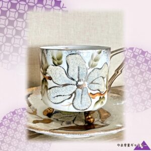【白き粒花の灯る杯】オールドノリタケ コラレン ラスター彩 カップ&ソーサー 金彩