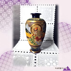【金襴の聖者が静かに座す】薩摩焼 盛上 人物文 花瓶 金彩