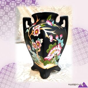 【漆黒の地に咲きいづる花】オールドニッポン 黒地 牡丹文 両耳花瓶 金彩
