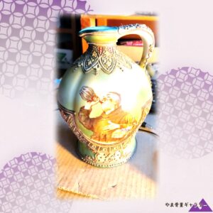 【葡萄酒を傾ける修道士】オールドノリタケ 盛上 人物文 水注 金彩
