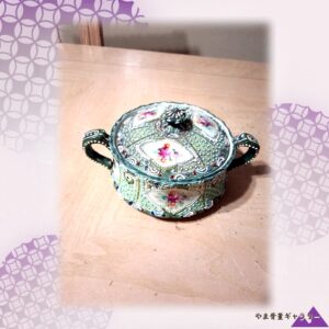 【玉粒つらなる甘味器】オールドノリタケ 盛上 花文 蓋物