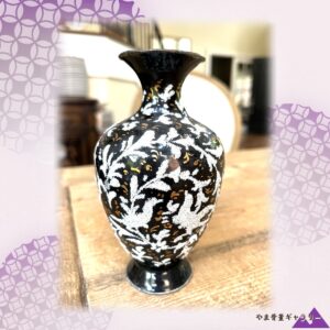【黒地に白珠の葉が茂る】オールドノリタケ コラレン 唐草文 花瓶 金彩