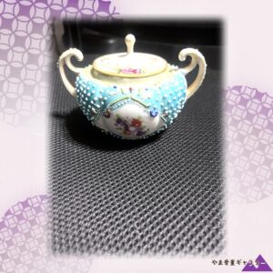 【碧の粒が埋める蓋物】オールドノリタケ 盛上 花文 蓋物 金彩