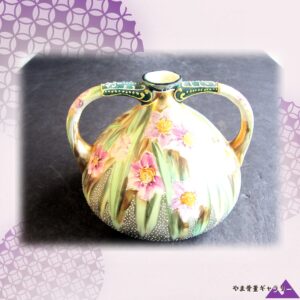 【草むらに散る小花の粒】オールドノリタケ 盛上 花文 両耳花瓶 金彩