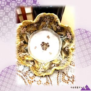 【金地にこぼれる桃の小花】オールドノリタケ 盛上 花文 飾鉢 金彩