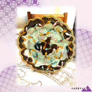 【若草地に散る色硝子の粒】オールドノリタケ 盛上 ビーディング 飾皿 金彩