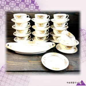 【金朱の花がそろう茶の卓】オールドノリタケ 金彩 花文 カップ&ソーサー揃