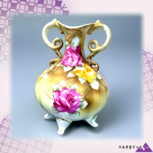 【足もとに咲きそろう薔薇】オールドノリタケ 薔薇文 三足 両耳花瓶 金彩