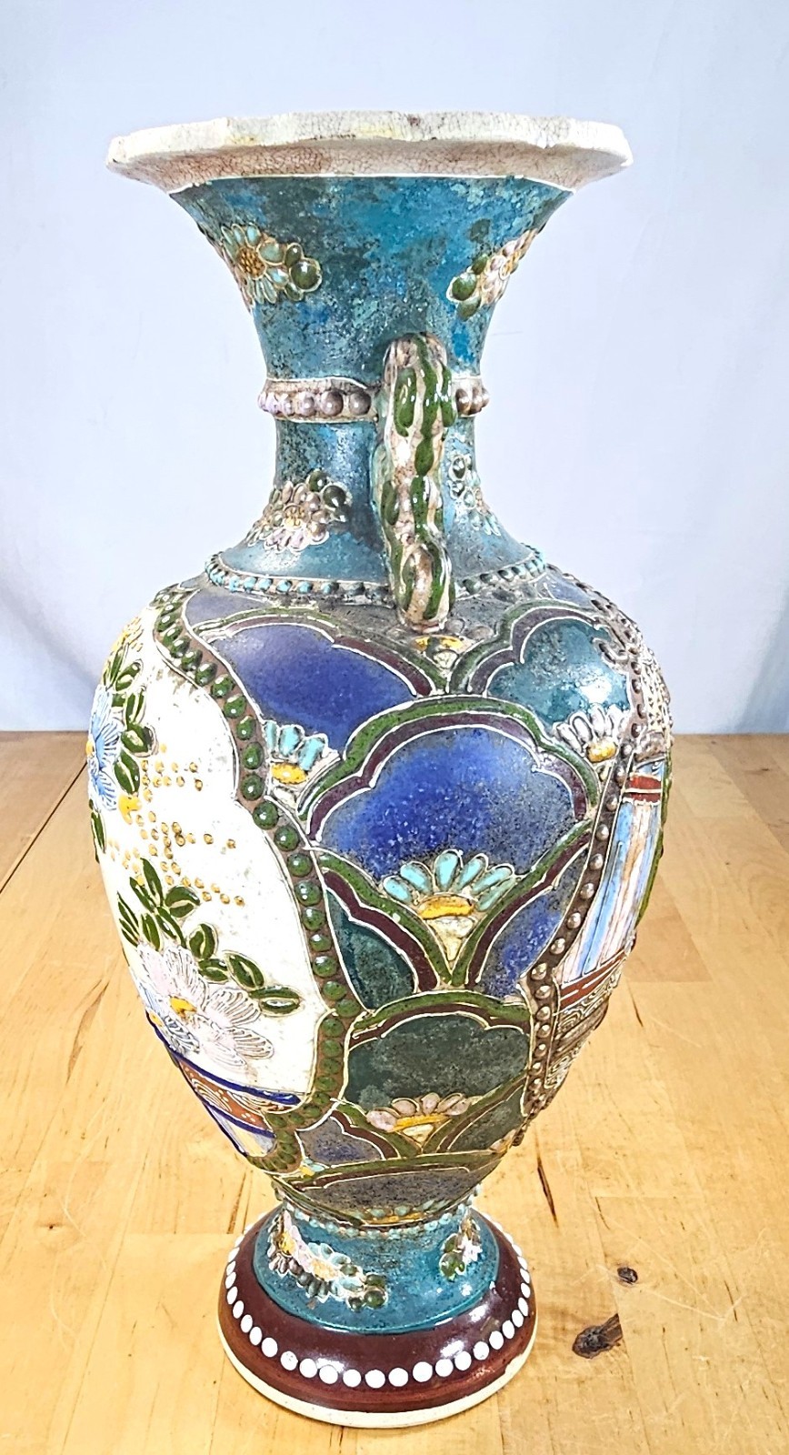 【盛上の花が息づく青の壺】薩摩焼 盛上 花文 両耳花瓶 - 画像 (3)