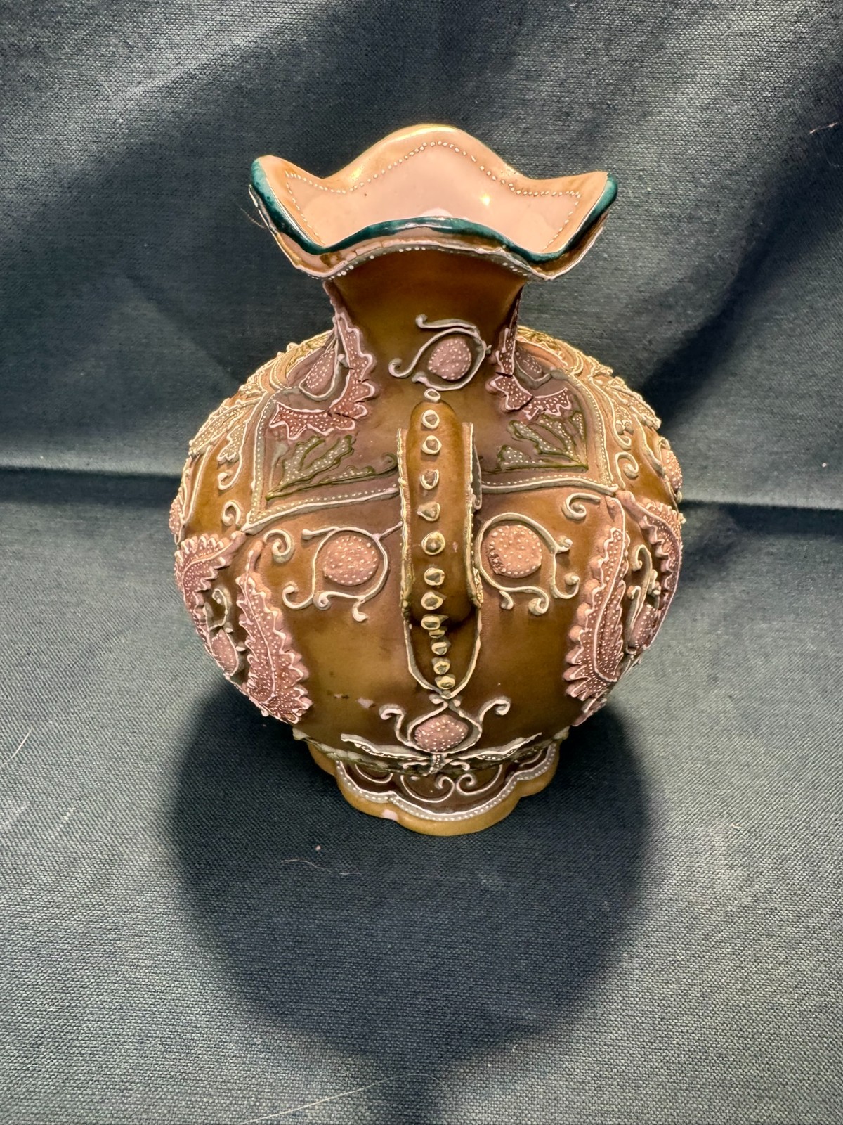 【掌にのる盛上の花園】オールドノリタケ 盛上 花文 両耳花瓶 - 画像 (3)