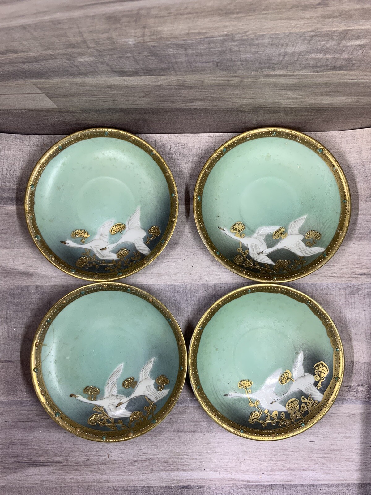 【金葦をわたる白鳥の群れ】オールドノリタケ 盛上 白鳥文 飾皿 ジュエル装飾 - 画像 (2)