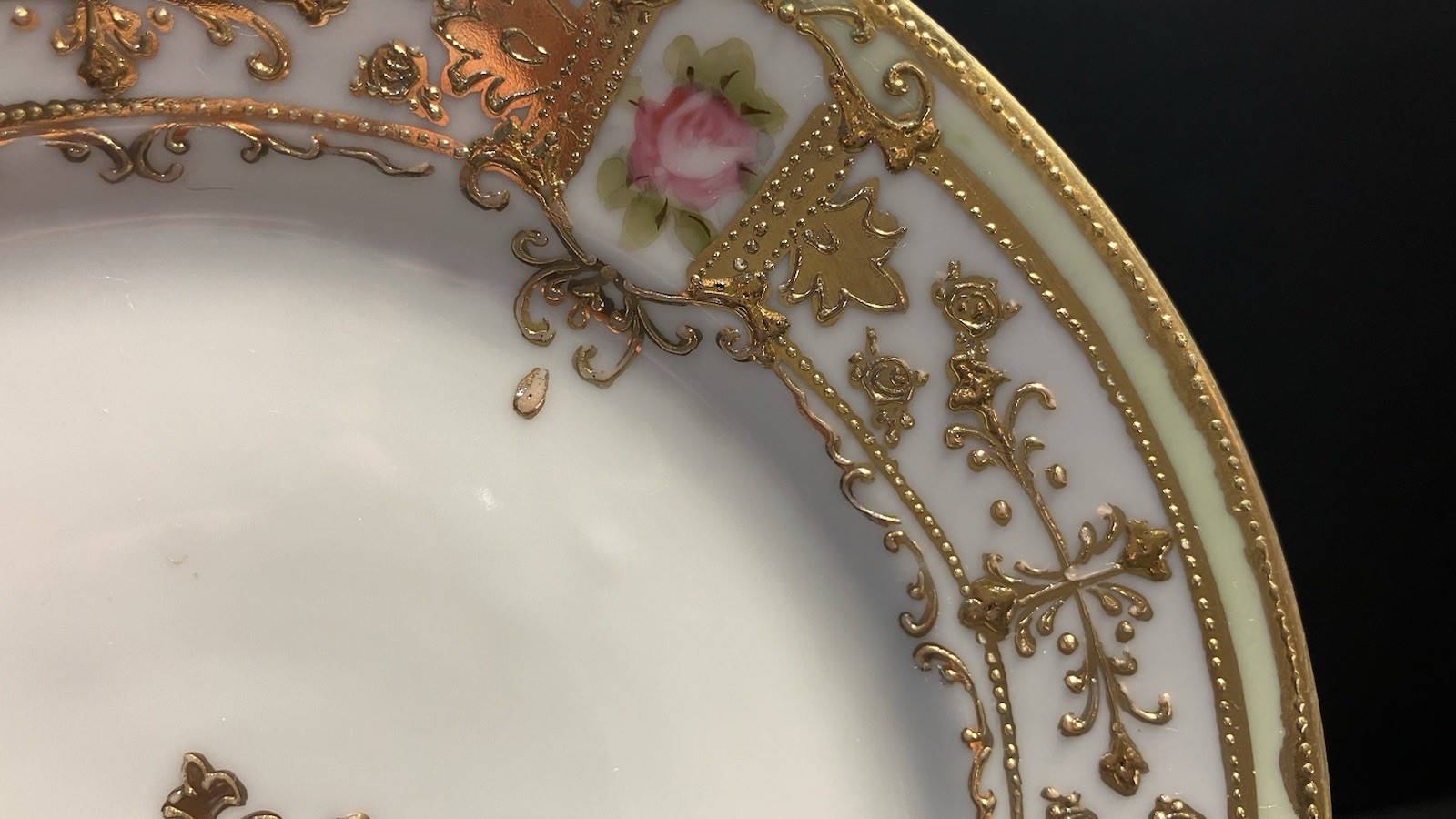 【金盛うねる薔薇の縁】オールドノリタケ 金盛 薔薇文 飾皿 金彩 - 画像 (2)