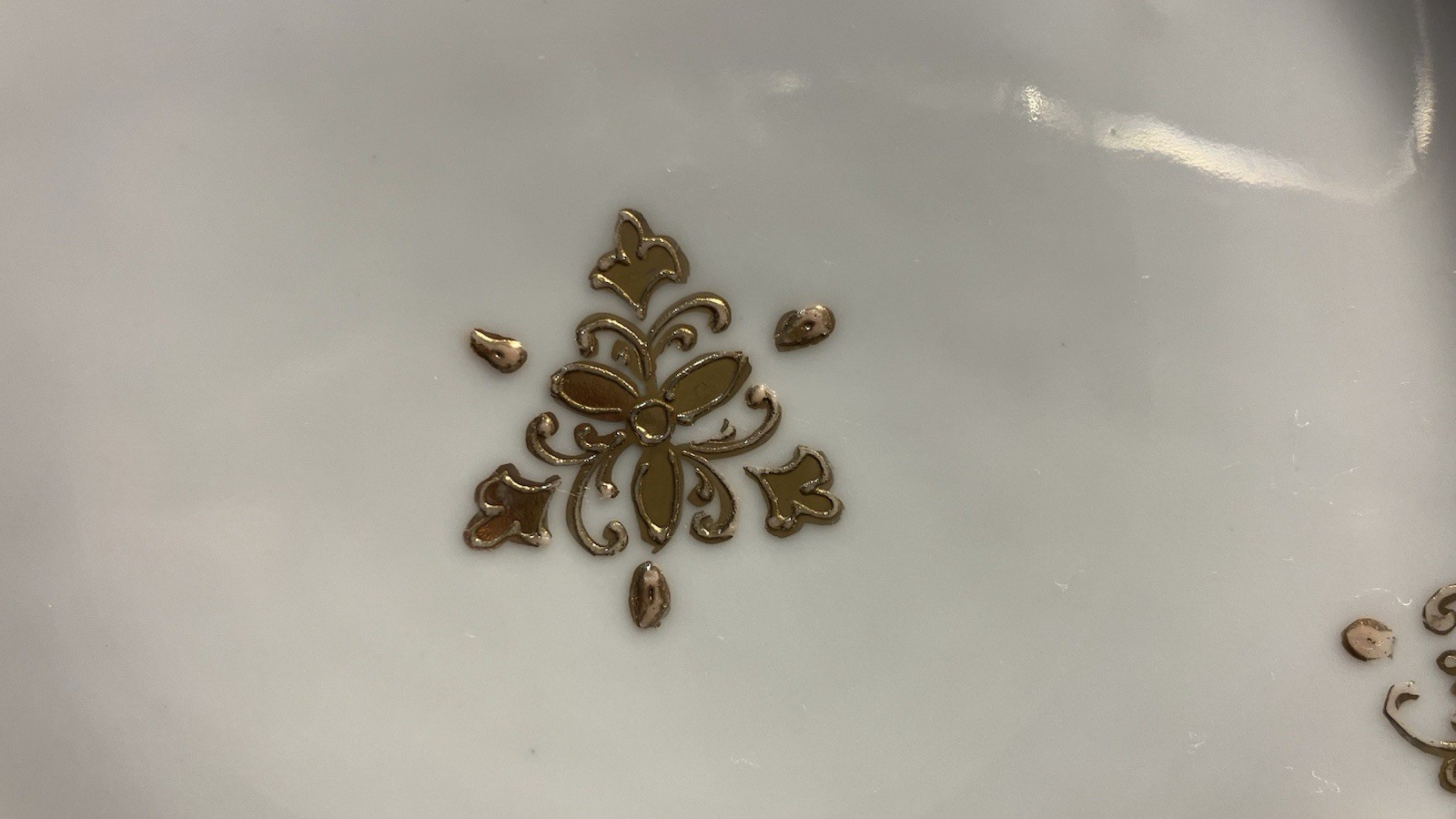 【金盛うねる薔薇の縁】オールドノリタケ 金盛 薔薇文 飾皿 金彩 - 画像 (3)
