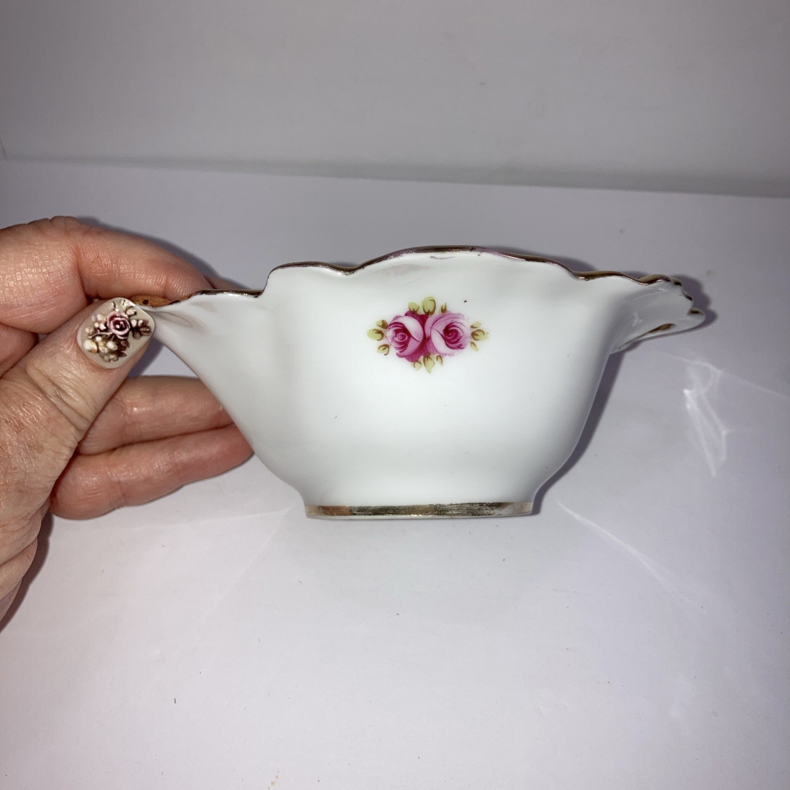 【紅地に咲きこぼれる薔薇】オールドノリタケ 金盛 薔薇文 手付鉢 金彩 - 画像 (2)