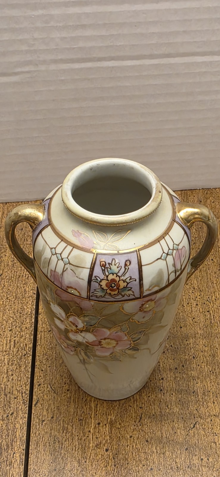 【菖蒲ゆれる水辺の宵】オールドノリタケ 菖蒲文 両耳花瓶 金彩 - 画像 (2)