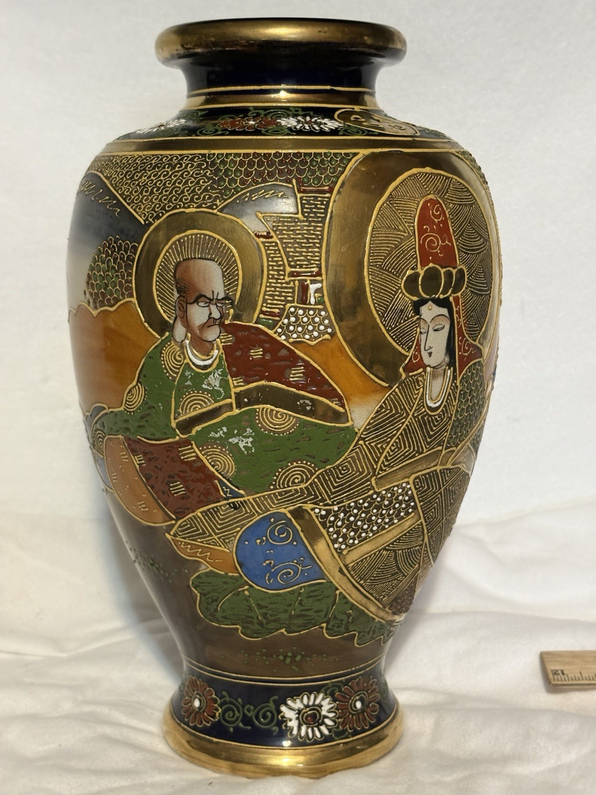 【瑠璃地に羅漢が浮かぶ】薩摩 盛上 人物文 花瓶 金彩 - 画像 (2)