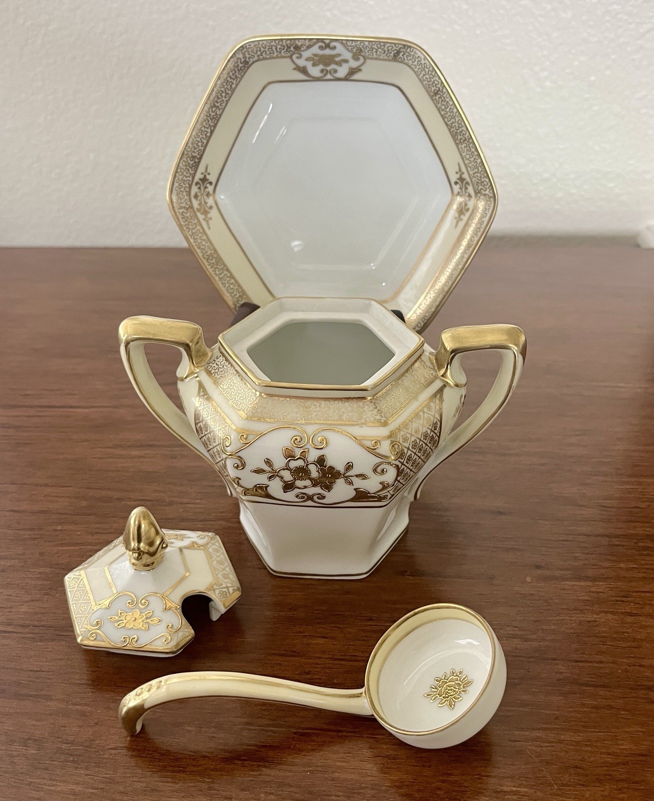 【金の帯に薔薇を結ぶ】オールドノリタケ 金盛 花文 蓋物 - 画像 (2)