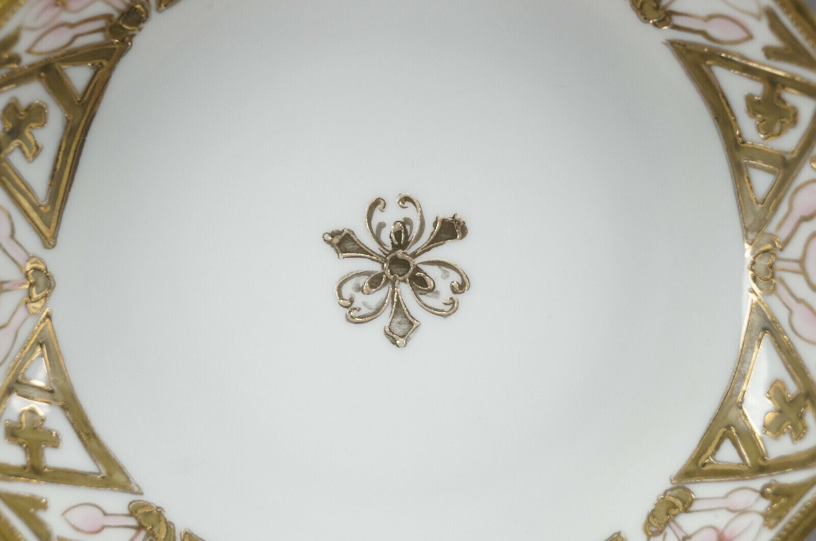 【金の三角に花がのぞく】オールドノリタケ 金彩 花文 両耳飾鉢 - 画像 (2)