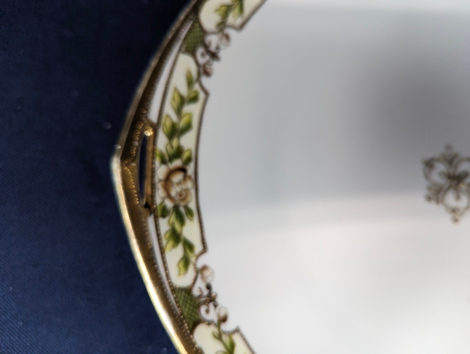 【金盛の縁に薔薇めぐる皿】オールドノリタケ 金盛 薔薇文 両耳飾皿 金彩 - 画像 (3)