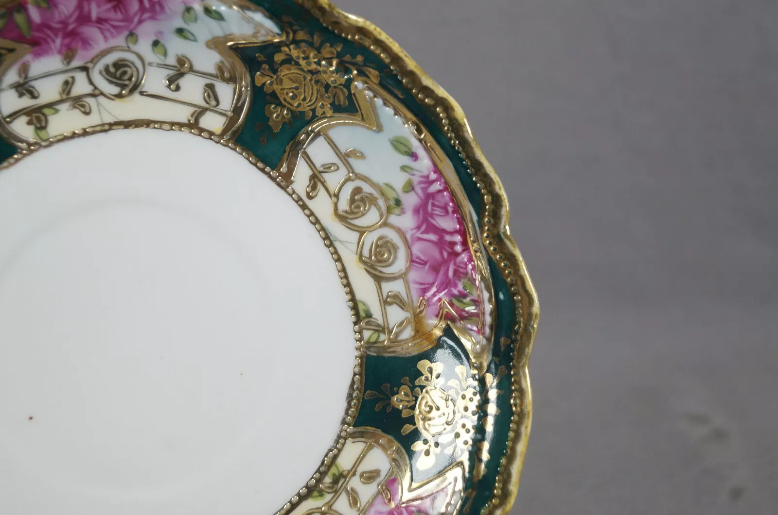 【深緑に咲く薔薇と金珠】オールドノリタケ ジュエル装飾 薔薇文 受皿 金彩 - 画像 (3)