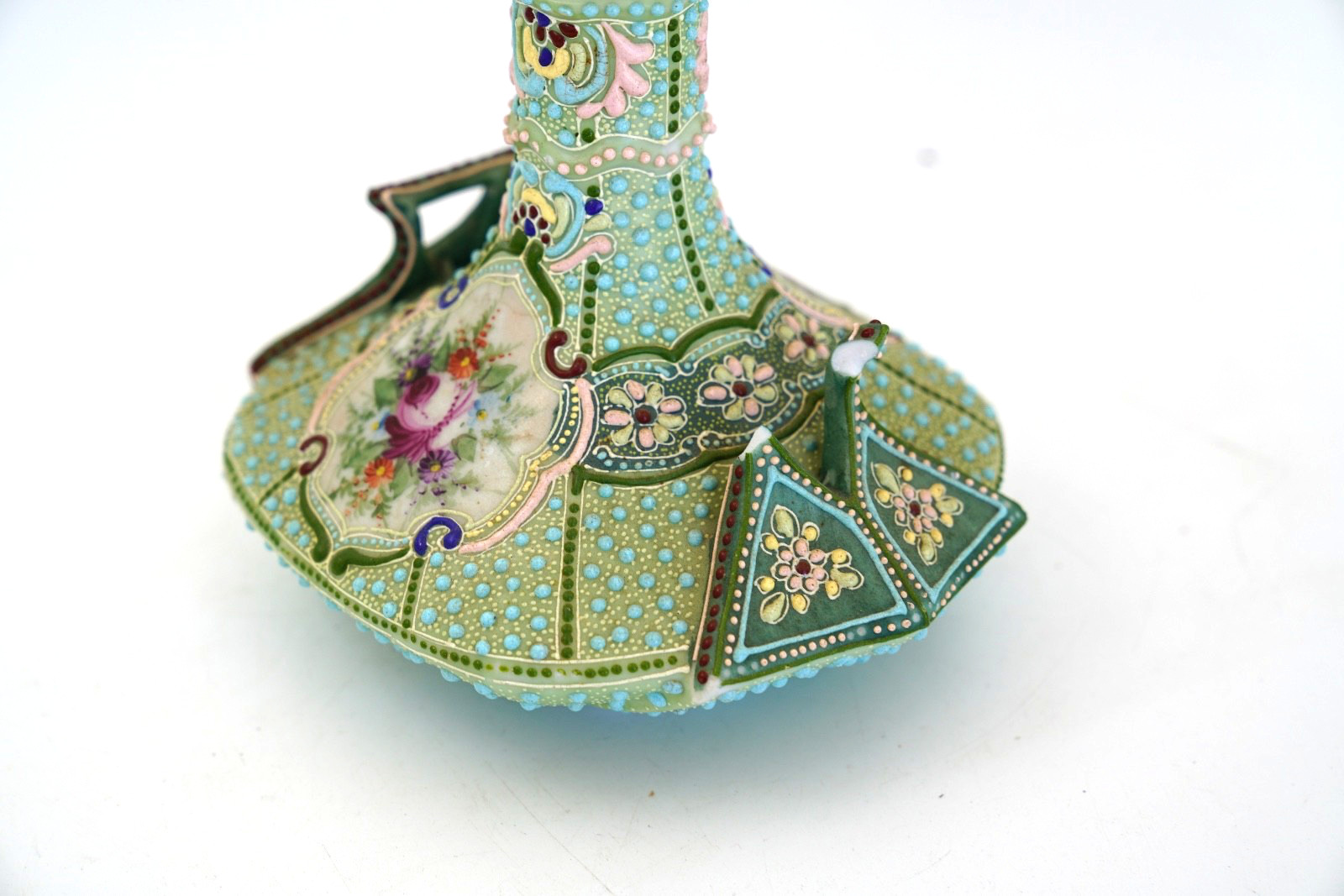 【盛上が生む豊かな膨らみ】オールドノリタケ 盛上 花文 両耳花瓶 金彩 - 画像 (3)
