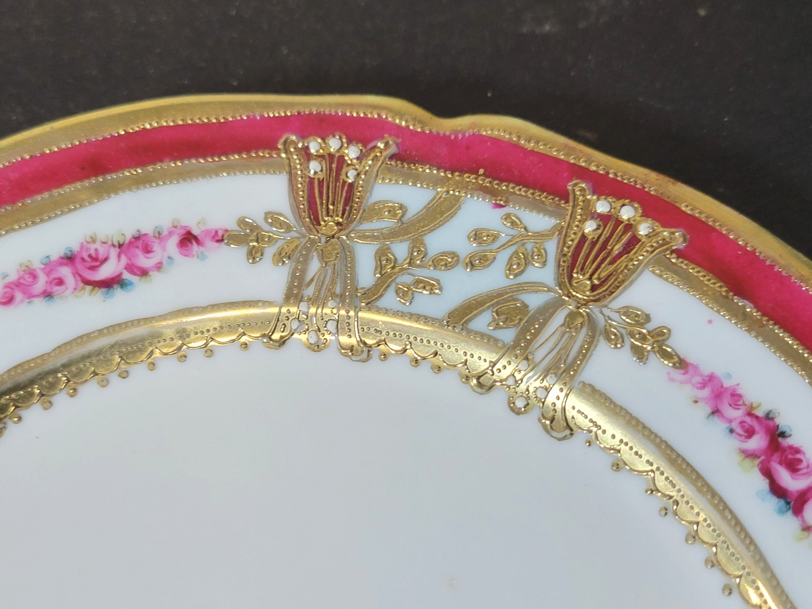 【臙脂の帯に花ひらく】オールドノリタケ 金盛 薔薇文 飾皿 金彩 - 画像 (3)