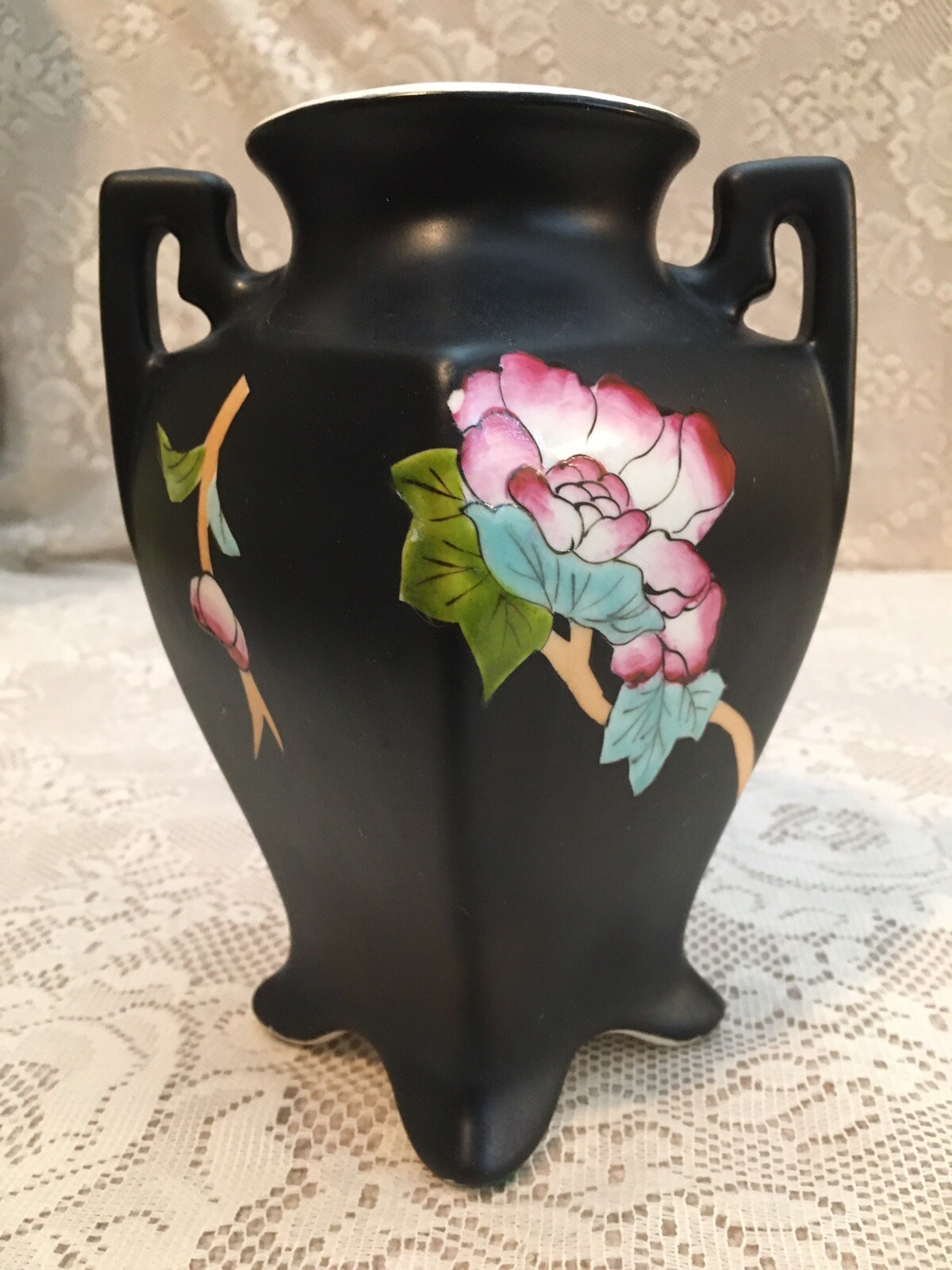【漆黒の地に咲きいづる花】オールドニッポン 黒地 牡丹文 両耳花瓶 金彩 - 画像 (3)