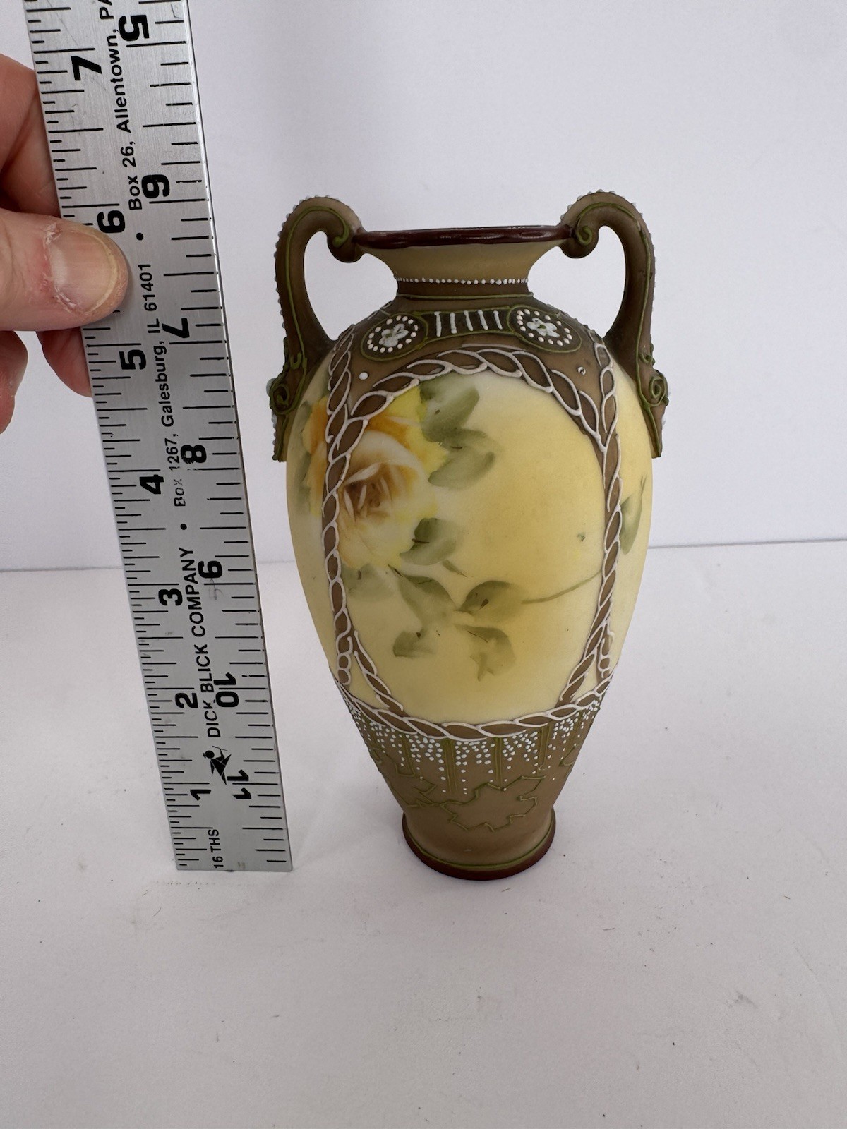 【白盛が縁どる黄薔薇】オールドノリタケ 盛上 薔薇文 両耳花瓶 金彩 - 画像 (2)