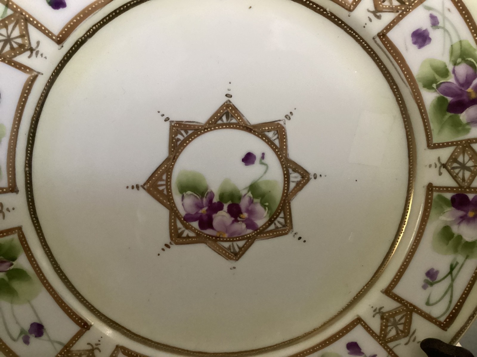【金の窓にのぞく菫】オールドノリタケ 金彩 菫文 飾皿 ジュエル装飾 - 画像 (2)