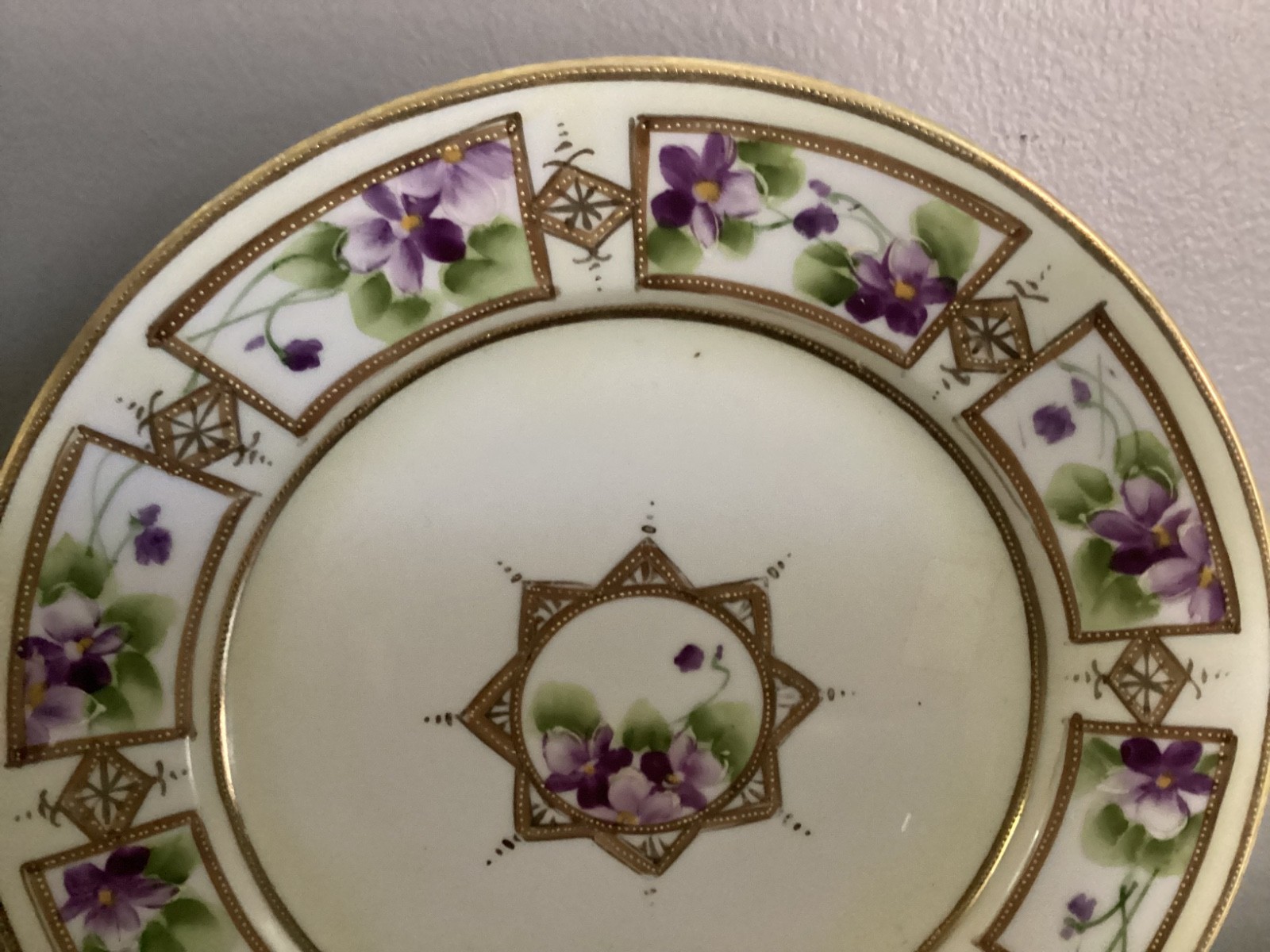 【金の窓にのぞく菫】オールドノリタケ 金彩 菫文 飾皿 ジュエル装飾 - 画像 (3)