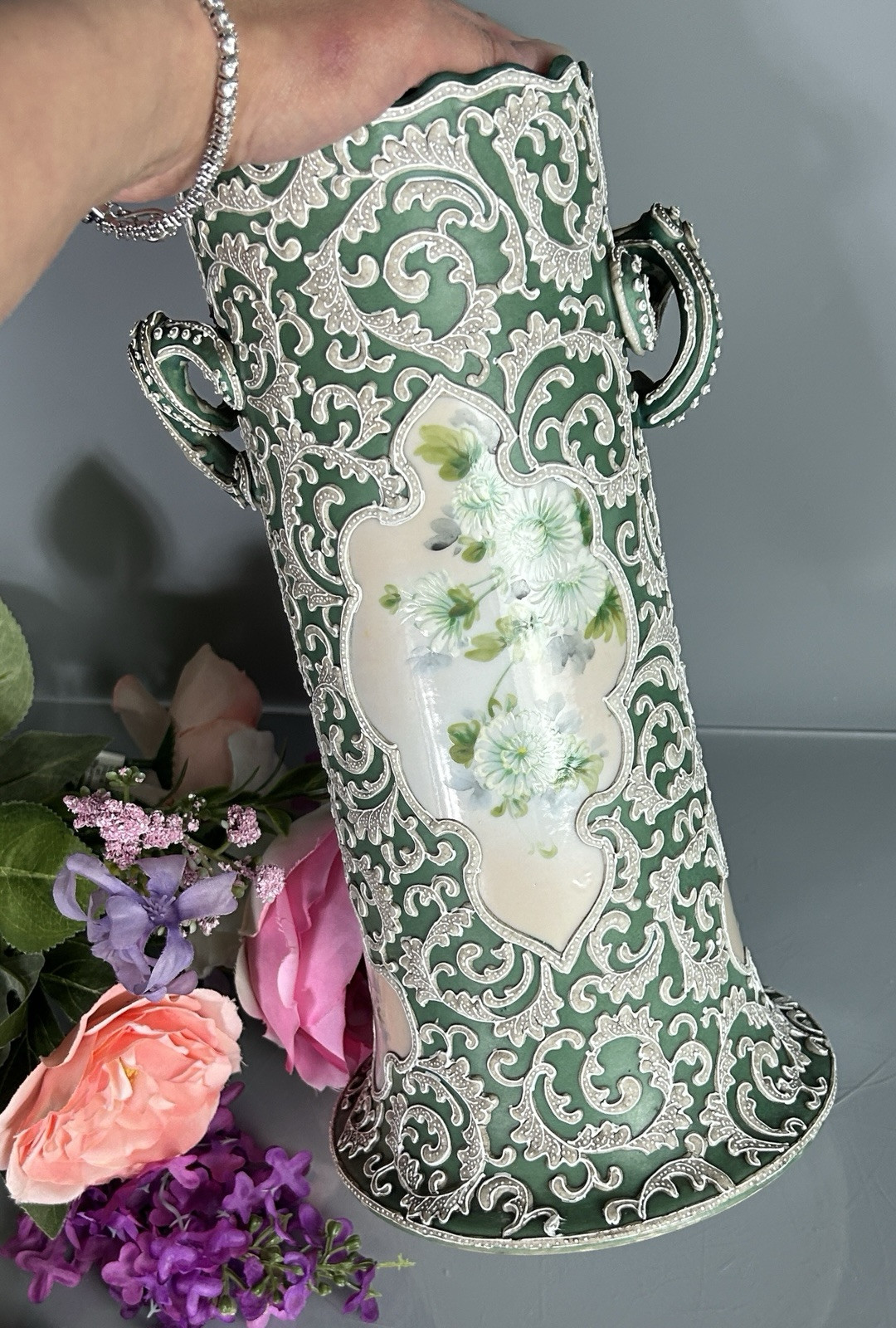 【白いレースに咲く菊】オールドノリタケ 盛上 菊花文 双耳花瓶 - 画像 (3)