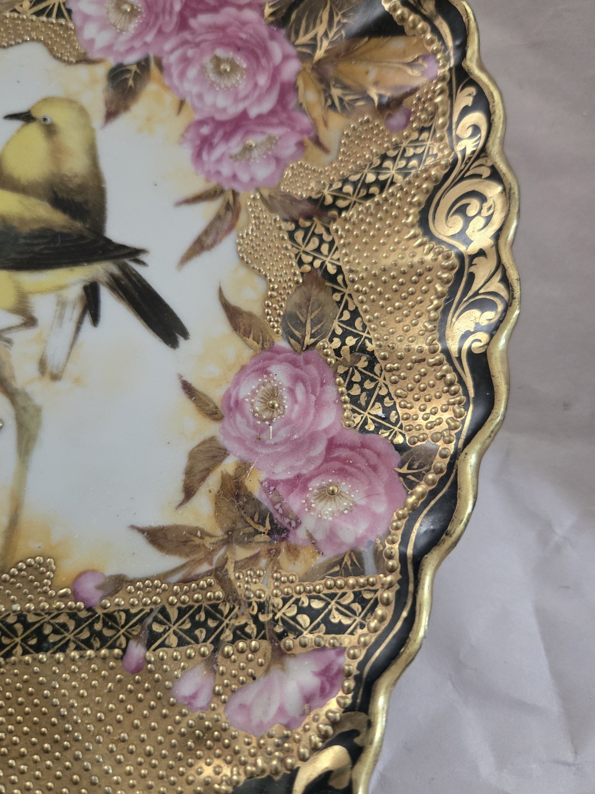【金の野に憩うつがい】オールドノリタケ タペストリー 花鳥文 飾皿 金彩 - 画像 (3)