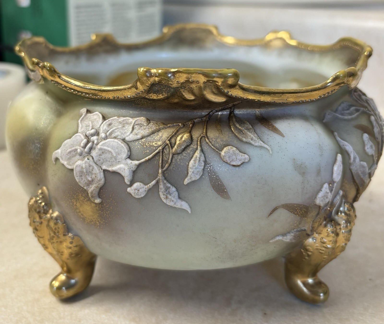 【白く盛り上がる花影】オールドノリタケ 盛上 草花文 飾鉢 金彩 - 画像 (2)