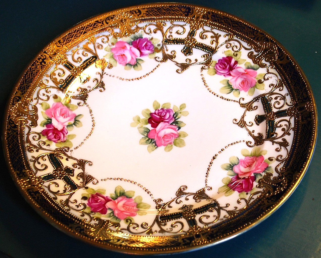 【瑠璃と金にあそぶ薔薇】オールドノリタケ ジュエル装飾 薔薇文 飾皿 金彩 - 画像 (3)