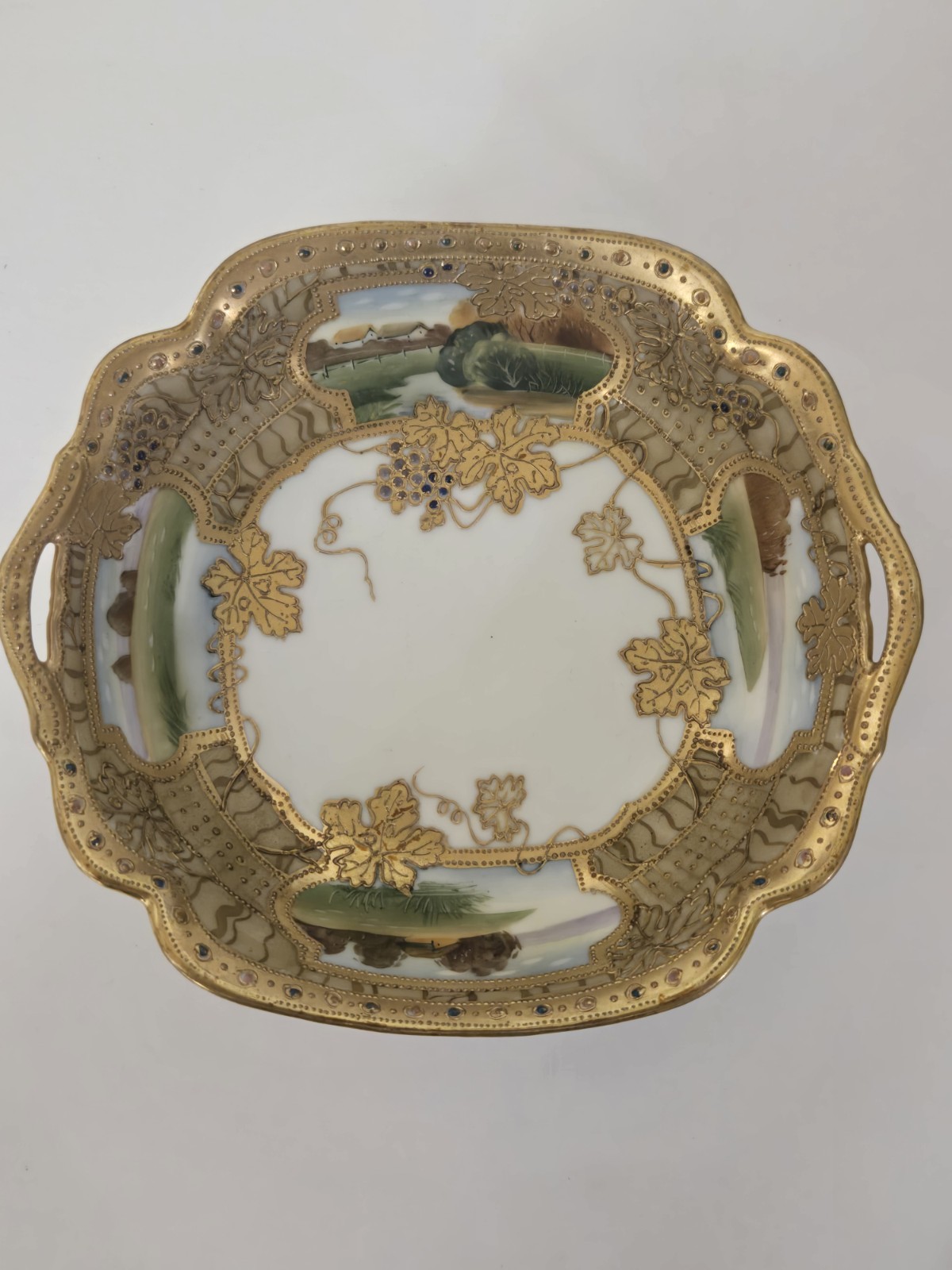 【金の葡萄に囲む水辺】オールドノリタケ 金彩 風景文 飾鉢 - 画像 (3)