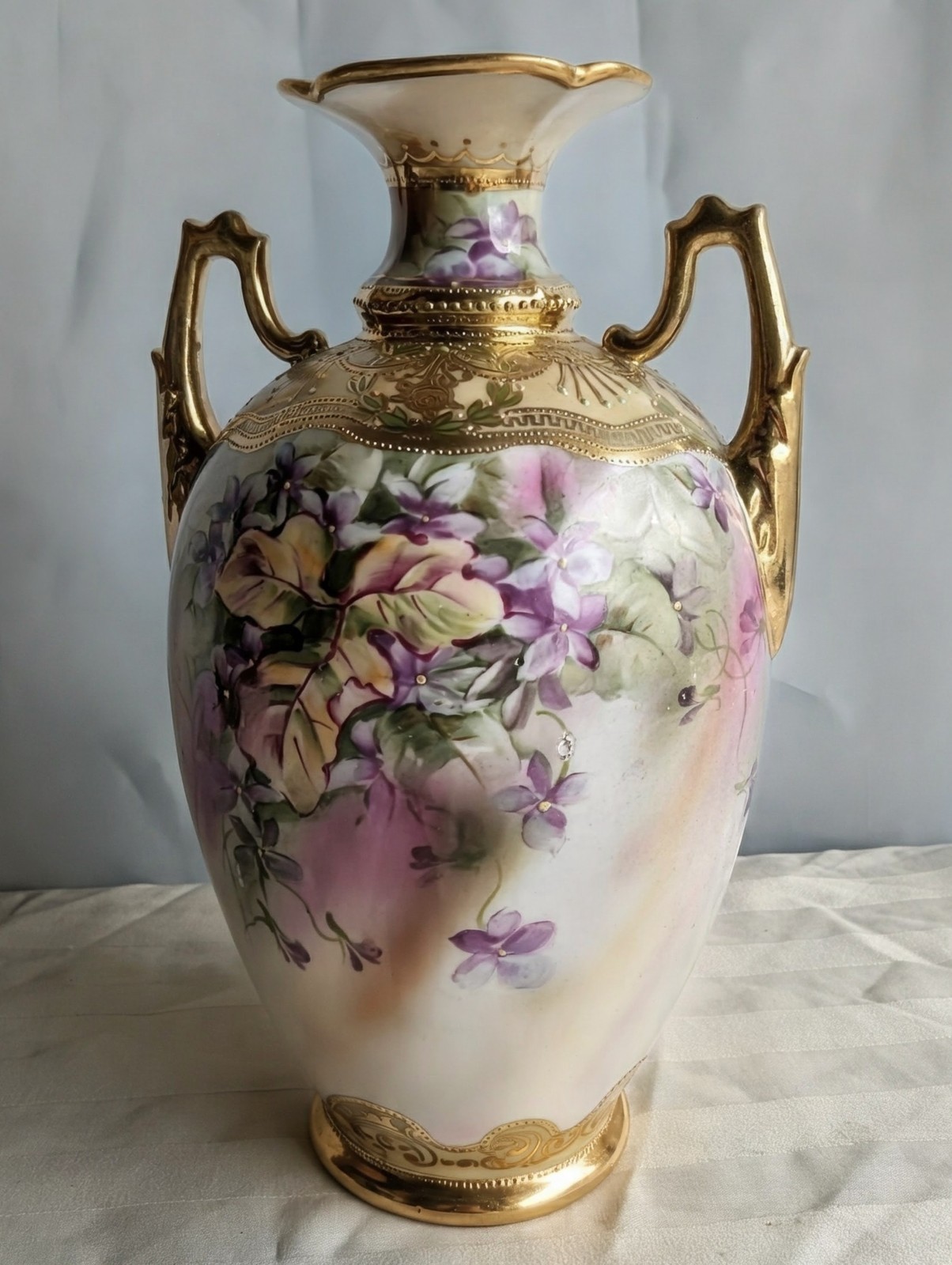 【金のレースに咲く菫】オールドノリタケ 金盛 菫文 双耳花瓶 金彩
