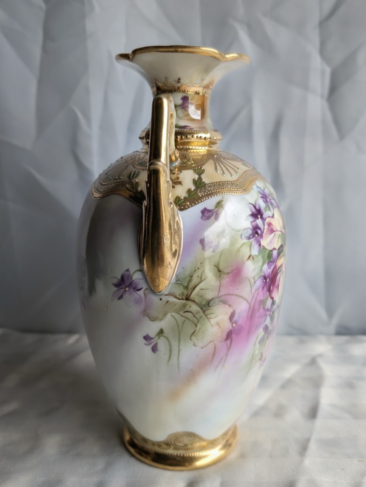 【金のレースに咲く菫】オールドノリタケ 金盛 菫文 双耳花瓶 金彩 - 画像 (2)