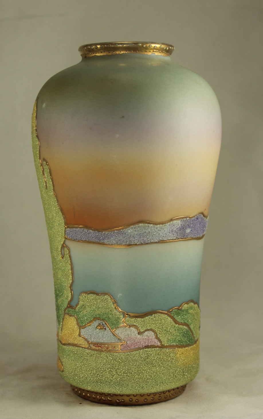 【暁の湖をうつす糸杉の村】オールドノリタケ コラレン 風景文 花瓶 金彩 - 画像 (2)