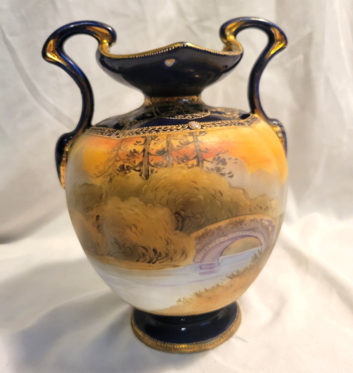 【紺と金が夕景を縁どる】オールドノリタケ 金盛 風景文 両耳花瓶 コバルト金彩 - 画像 (2)