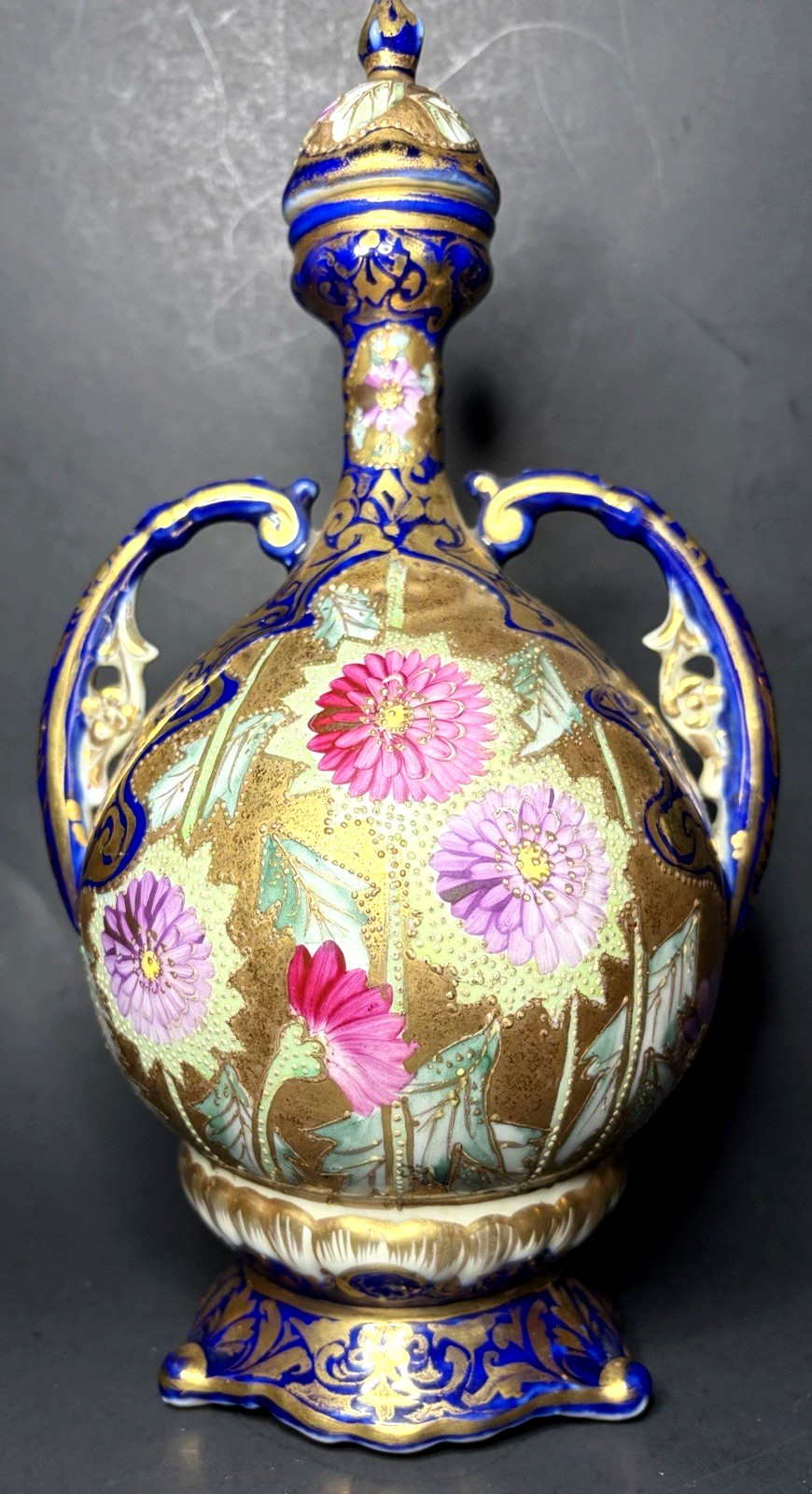 【金地に菊あふれる蓋壷】オールドノリタケ 金彩 菊花文 蓋付両耳飾壷 コバルト - 画像 (2)
