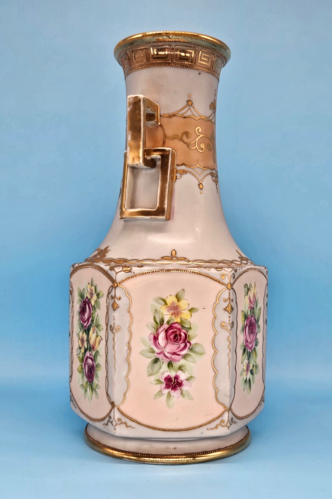 【雷文を戴く薔薇の柱】オールドノリタケ 薔薇文 両耳花瓶 金彩 - 画像 (2)
