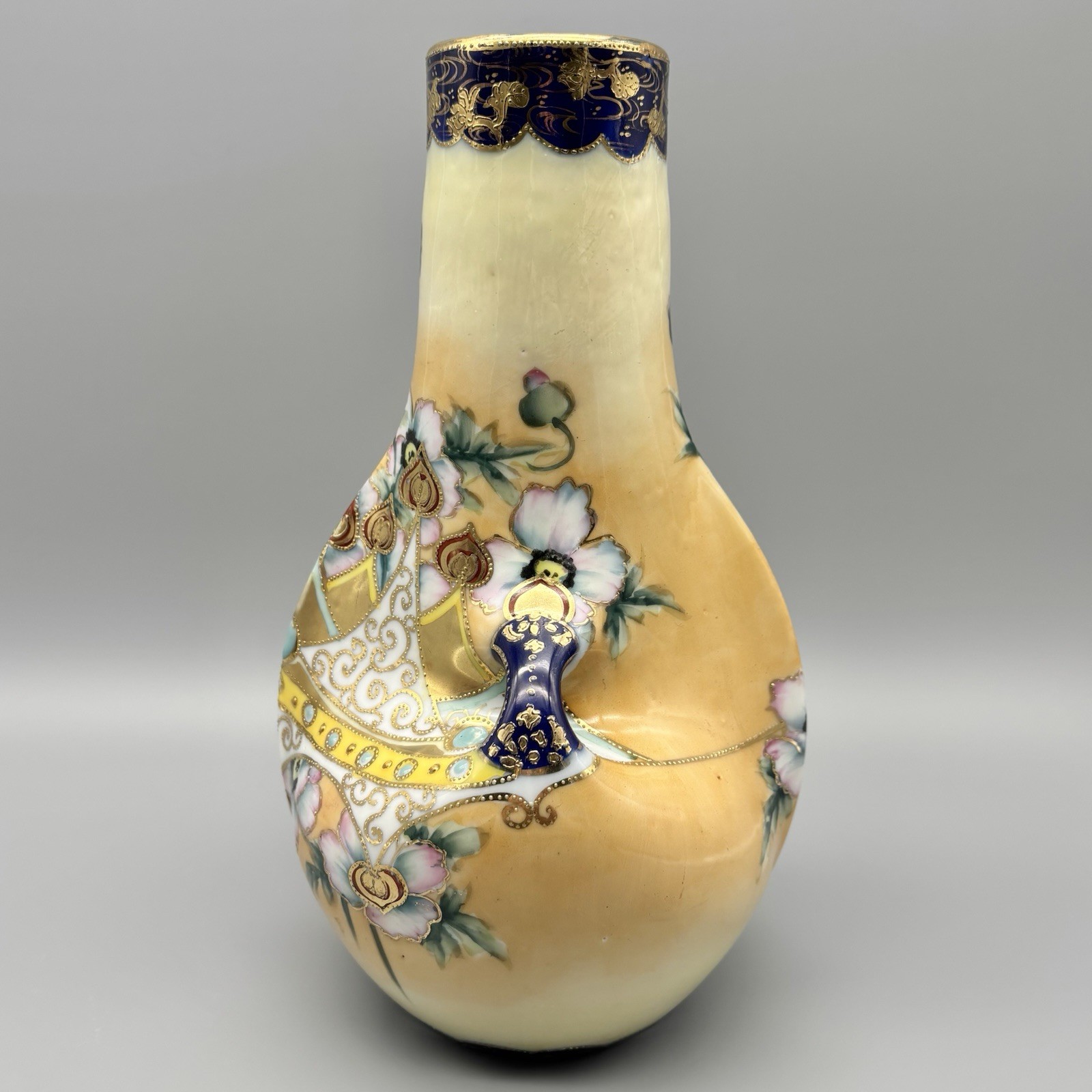 【金と碧玉のまとう花面】オールドノリタケ 盛上 花文 両耳花瓶 金彩 ジュエル装飾 - 画像 (2)