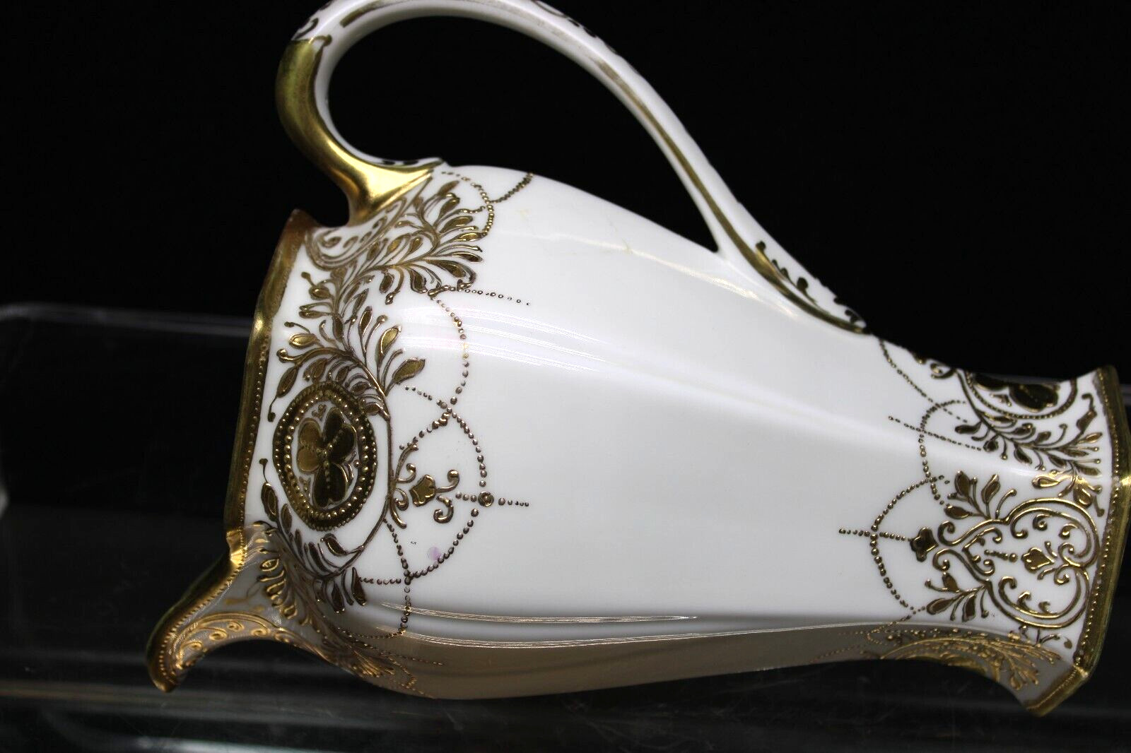 【金の蔓が白磁を伝う】オールドノリタケ 金盛 唐草文 水差 金彩 - 画像 (2)
