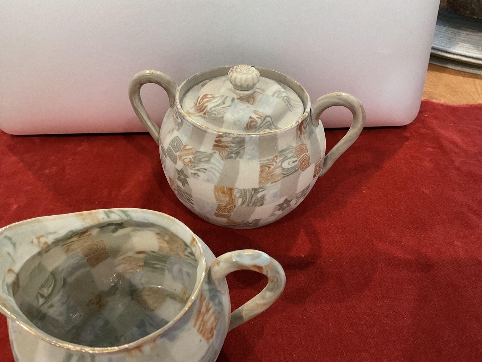 【市松の地肌に淡い虹がにじむ】萬古焼 市松文 クリーマー シュガー 金彩 - 画像 (3)